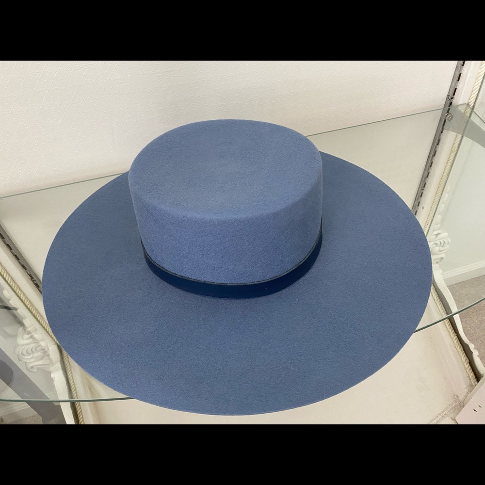 Olive and Pique round hat.